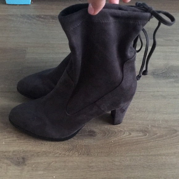 Back tie ankle boots. - Picture 2 of 2